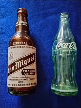Pareja Botellas vacias Vintage