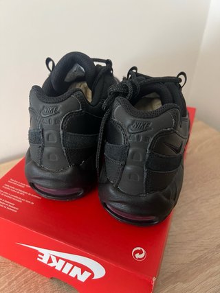 Nike Air Max 95 Negras