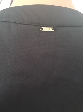 Camisa Guess negra satinada