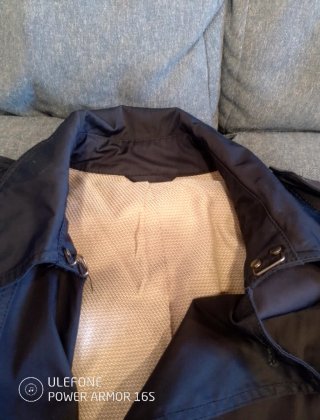 Gabardina impermeable Mango azul.