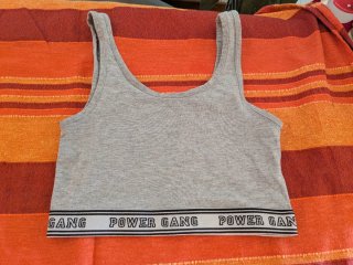 Top gris con banda Power Gang