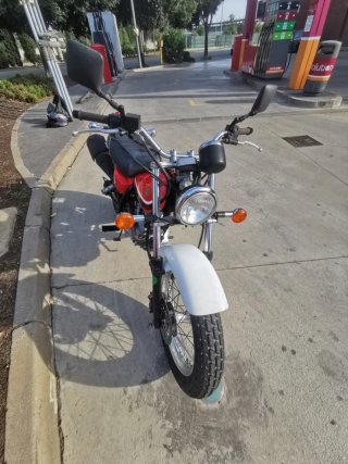 Suzuki Van Van 125cc  2014 Roja y Blanca