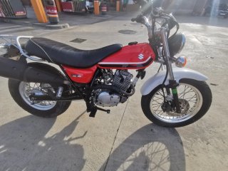 Suzuki Van Van 125cc  2014 Roja y Blanca