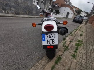 Suzuki Van Van 125cc  2014 Roja y Blanca