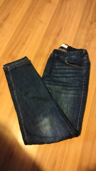 Pantalón elástico.