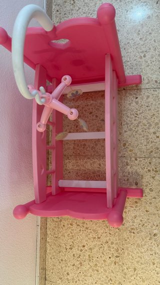Cuna de juguete rosa