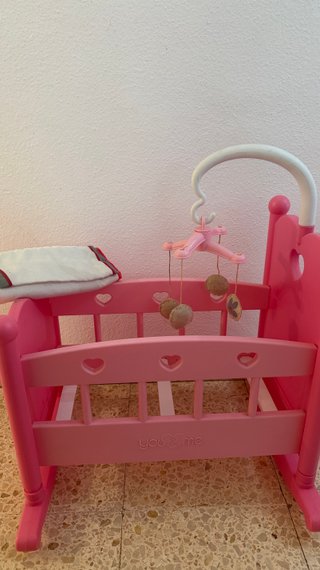 Cuna de juguete rosa