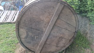 Barril antiguo de madera