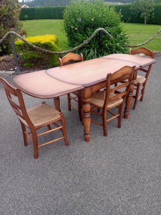 Mesa y 4 sillas de comedor madera