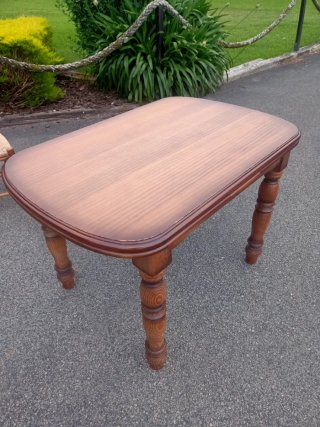 Mesa y 4 sillas de comedor madera
