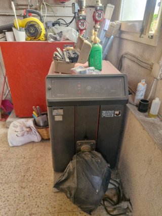 Caldaia a gasolio per riscaldamento e acqua calda sanitaria