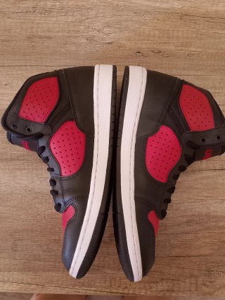 Zapatillas Jordan Jumpman Rojo y Negro Talla 42