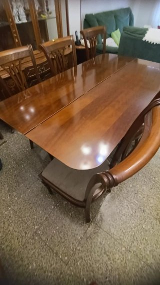 Mesa de comedor y 6 sillas