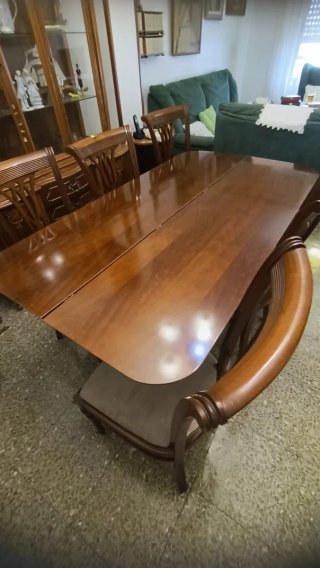 Mesa de comedor y 6 sillas