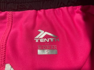 Conjunto deportivo Tenth & Domyos rosa y negro