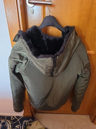 Abrigo corto Stradivarius verde XS