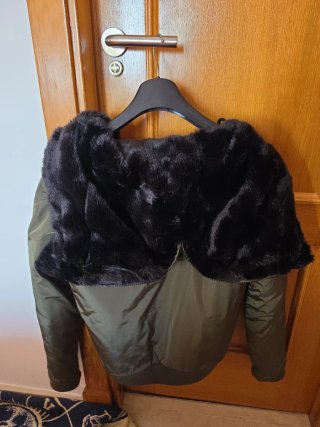 Abrigo corto Stradivarius verde XS