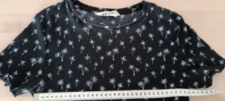 Camiseta H&M palmeras negra