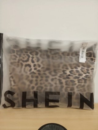 Neceser estampado leopardo con asa
