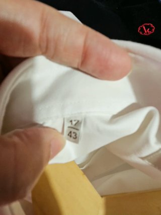 Camisa de novio  con ojales en Puños para gemelos.