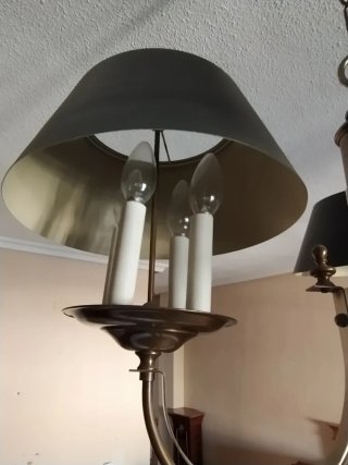 Lámpara antigua de metal y madera