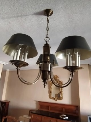 Lámpara antigua de metal y madera