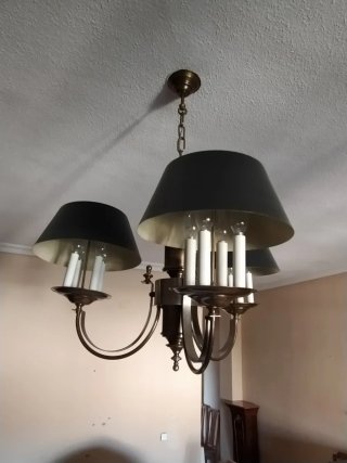 Lámpara antigua de metal y madera