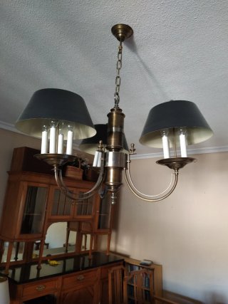 Lámpara antigua de metal y madera