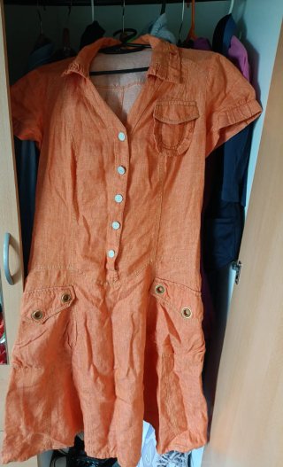 Vestido naranja de manga corta