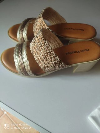 Sandalias tacón Hush Puppies marrón/dorado