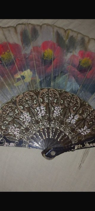 Abanico antiguo decorado