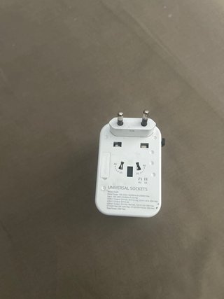 Adaptador Enchufe Universal DECOLE
