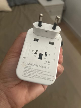 Adaptador Enchufe Universal DECOLE