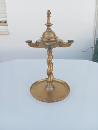 Candelabro antiguo estilo salomónico