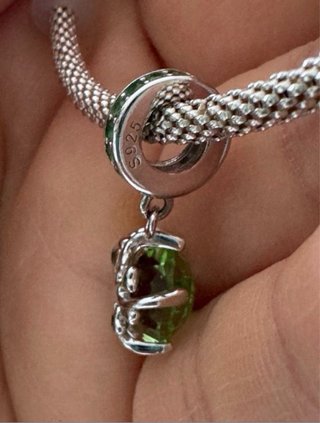 Charm Plata S925 con Piedra Verde