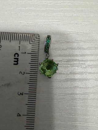 Charm Plata S925 con Piedra Verde