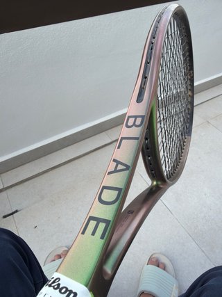 Wilson Blade v8.0 98 16x19 305g