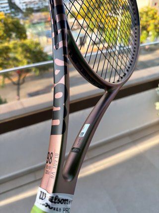 Wilson Blade v8.0 98 16x19 305g