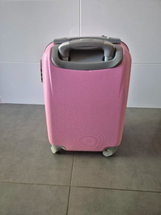 Maleta infantil rosa con candado