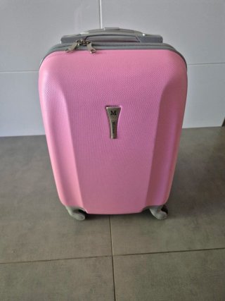 Maleta infantil rosa con candado