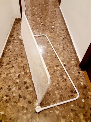 Barrera de protección para cama infantil