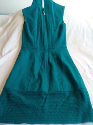 Vestido turquesa cuello alto