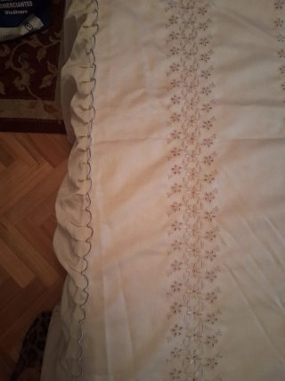 2 Colchas elegantes satinadas beige.10 euros una.