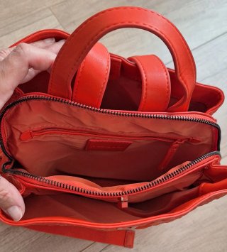 Mochila Desigual naranja relieve geométrico