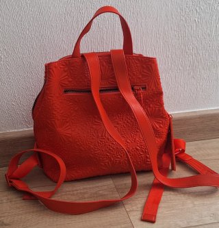 Mochila Desigual naranja relieve geométrico