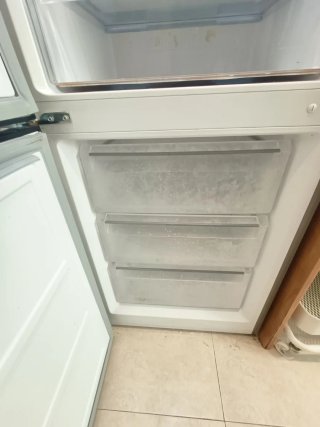 Nevera combi congelador Corberó gris