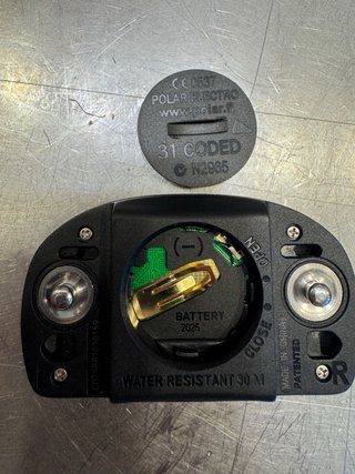 Polar CS400 con soporte roto(para piezas)