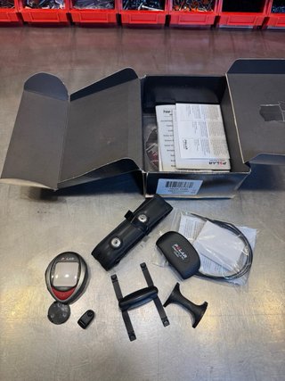 Polar CS400 con soporte roto(para piezas)