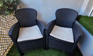 Terraza3 piezas. Sillon y mesa gris. Marca Maury’s