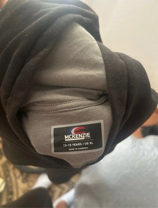 Sudadera McKenzie Negra talla 13-15 años